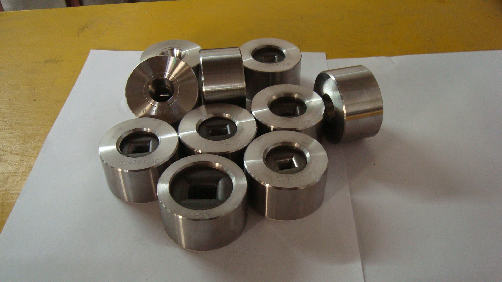 供应硬质合金模具,拉丝,拔管,合金配件,合金异型等