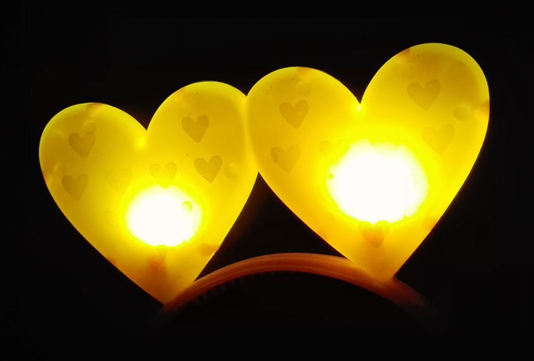 闪光双桃心发卡 发光发卡 演唱会派对地摊用品批发 发箍 头箍