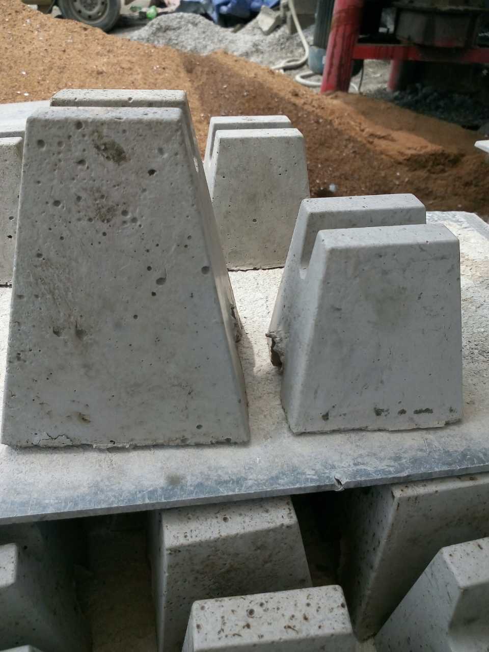 城石楼房水泥垫块大马镫100mm