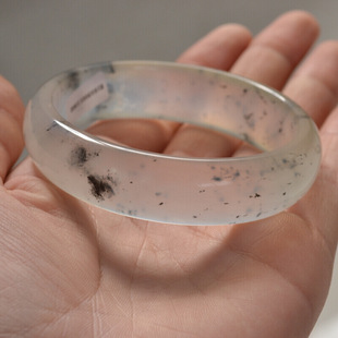 天然辽宁东北岫玉矿 岫玉手镯高冰带黑点