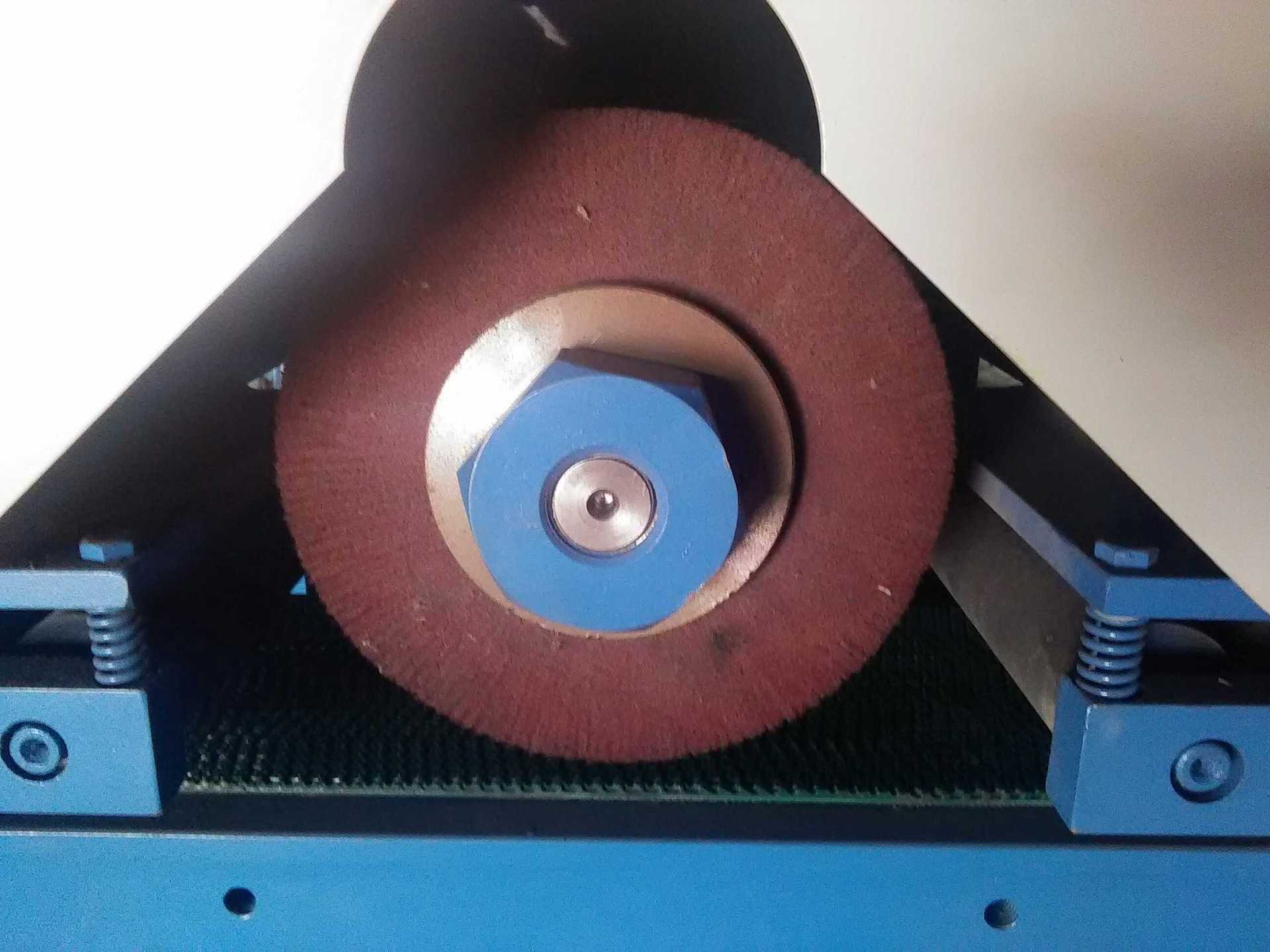 电脑主板尼龙轮拉丝机,输送式尼龙轮拉丝机,输送式直纹拉丝机