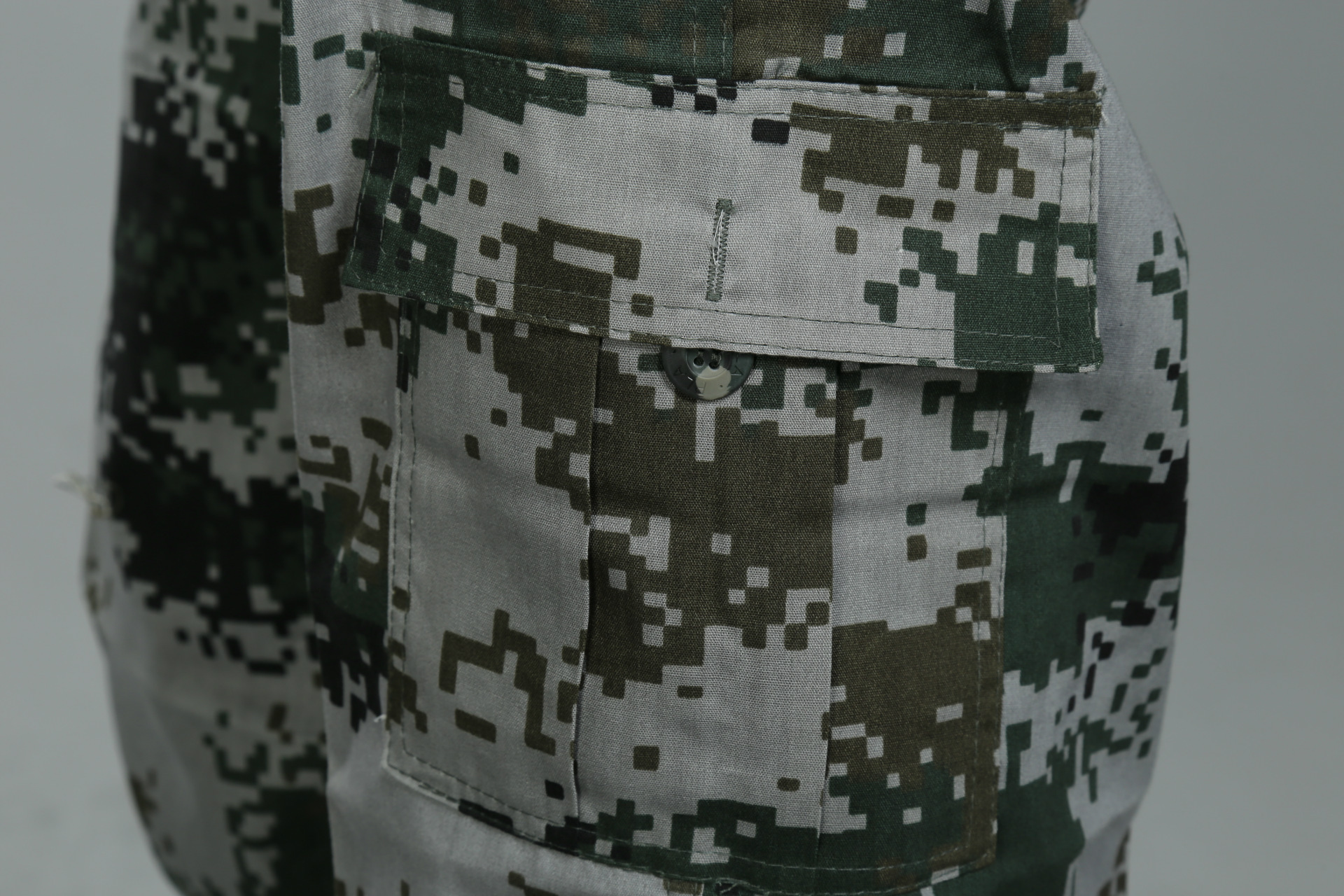 厂家批发 07陆地丛林数码迷彩服套装 学生军训迷彩服 可定制