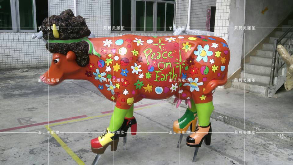 玻璃钢泡沫雕塑彩绘时尚卷发高跟鞋牛动物雕塑