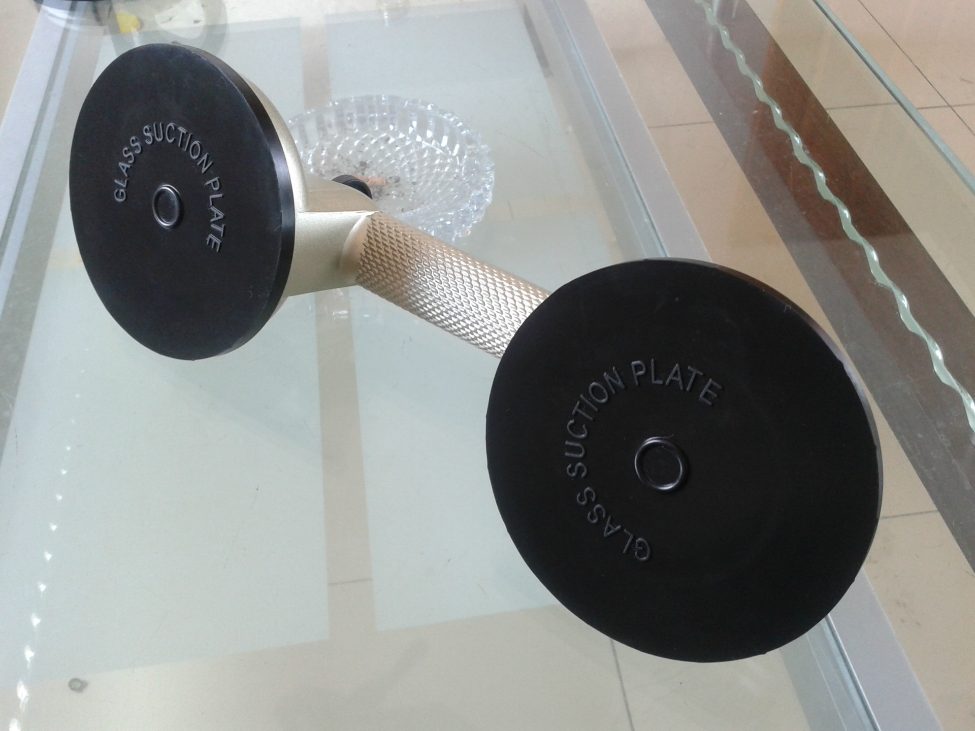 本公司现货供应各类型号真空吸盘,玻璃吸盘,手动吸盘,机械手吸盘,真空