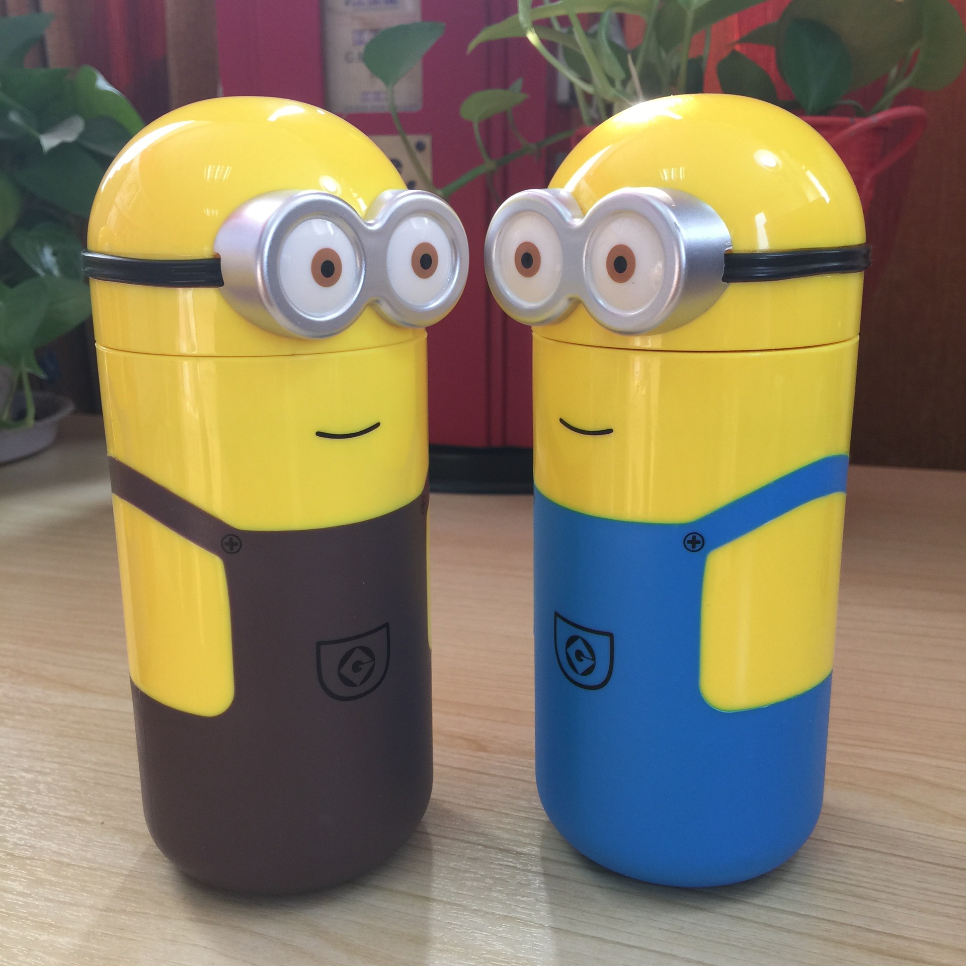 正品雅非奇新款小黄人保温杯卡通第二代水杯学生专用杯子厂家直销