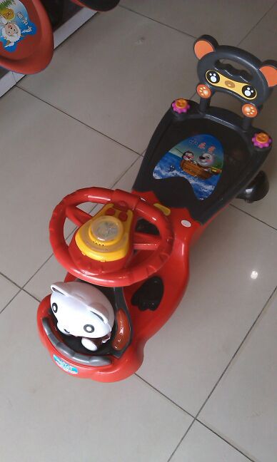 厂家直销摇摆车扭扭车滑行车带音乐车猫头摇摆车166款