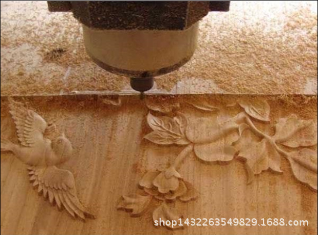 雕刻机数控电动木工广告机齿条方轨1325木门木工机械数控机床