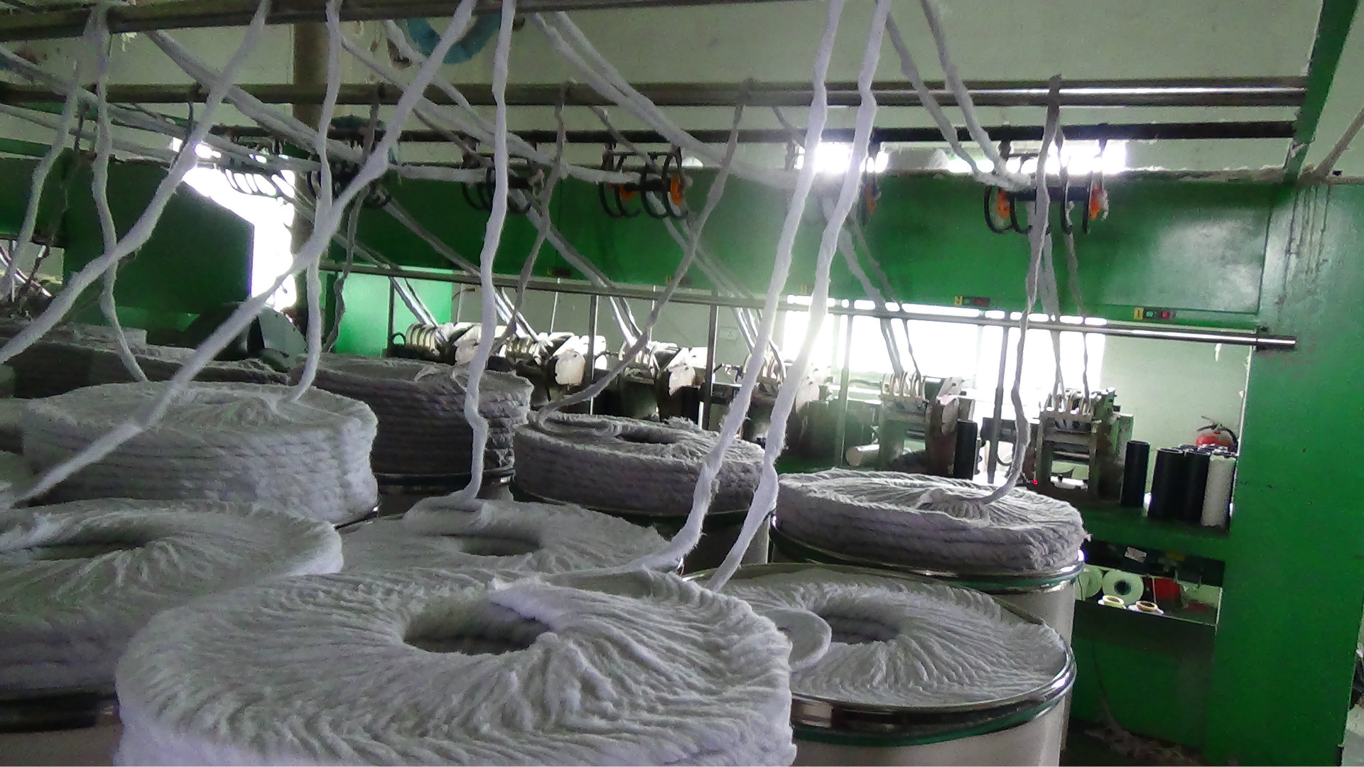 厂家直销本白纱线 拖把棉纱 摩擦纺纱 多股多色拖把线图片_18