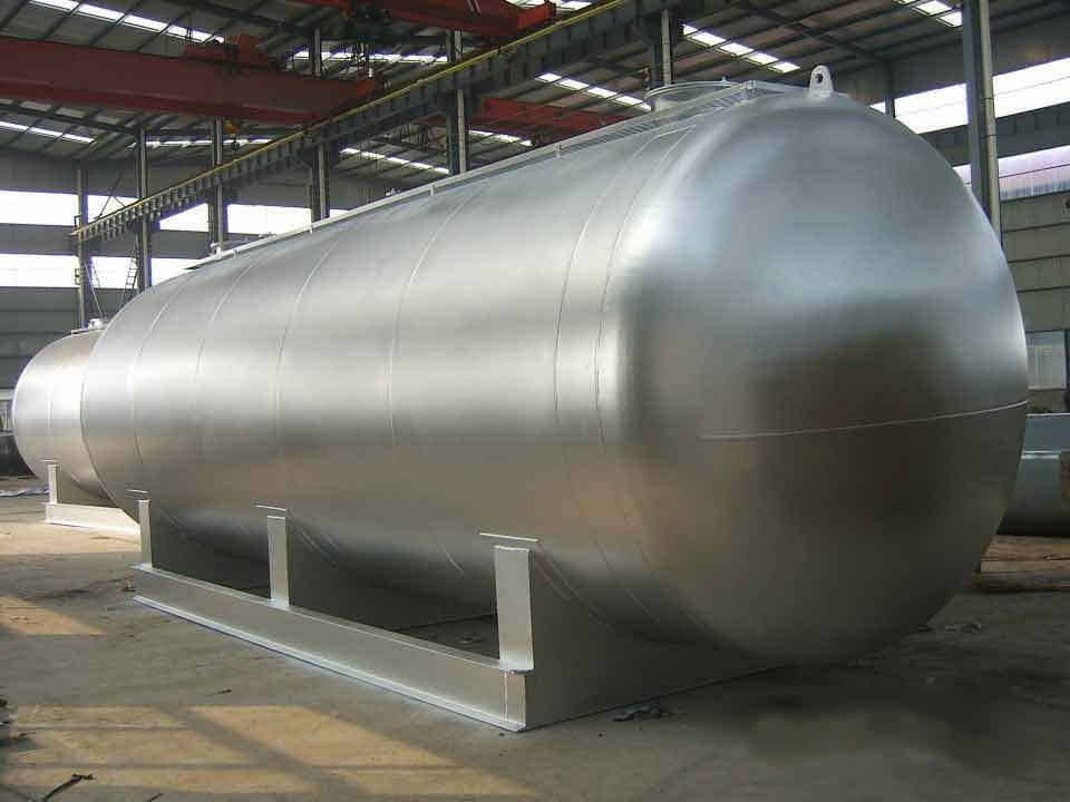 山东厂家直供50方储油罐 加油站油罐 埋地油罐 石油化工储油罐