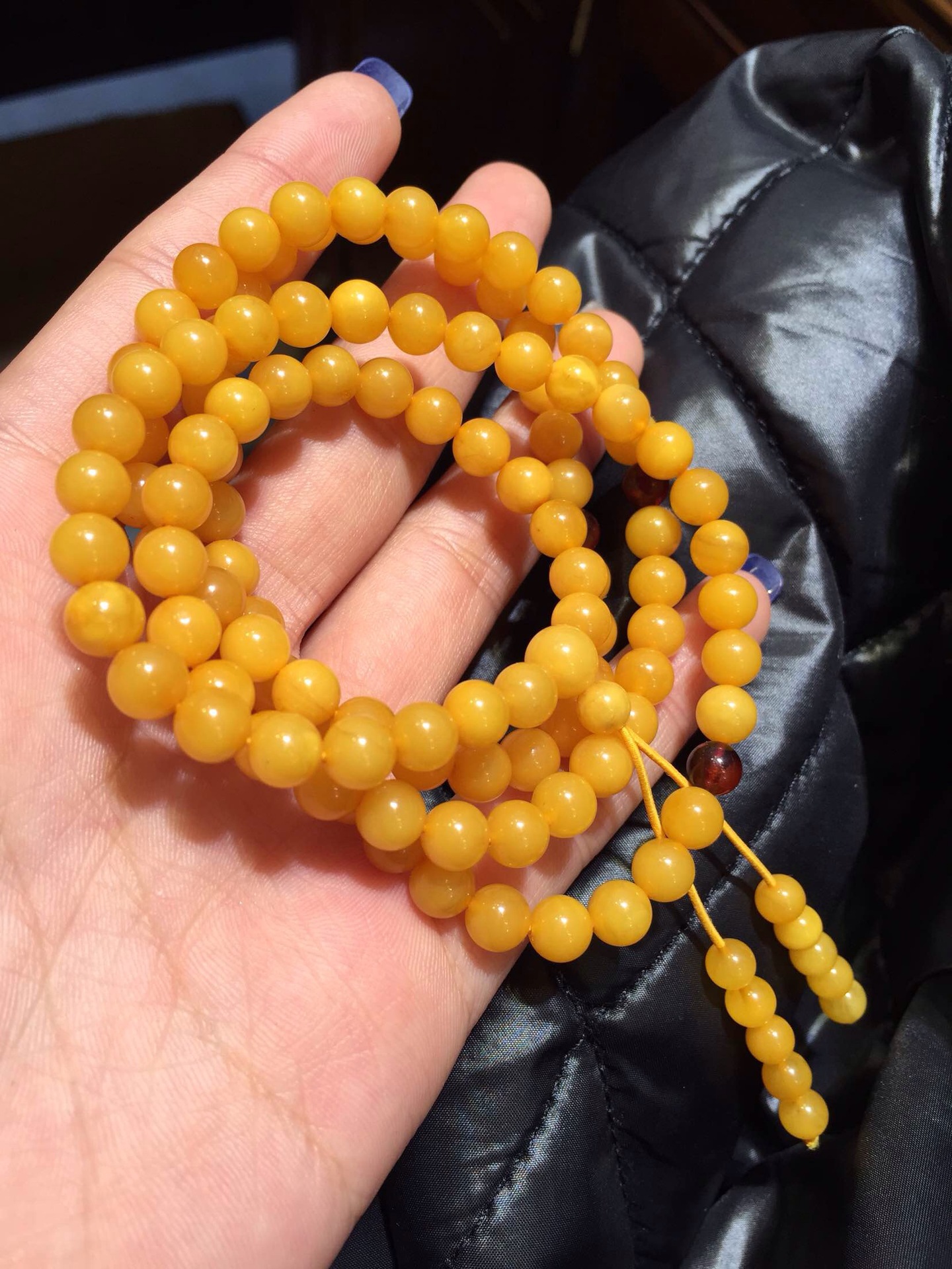 广东深圳天然琥珀原石蜜蜡手链鸡油黄108颗佛珠老蜜蜡手串男女价格