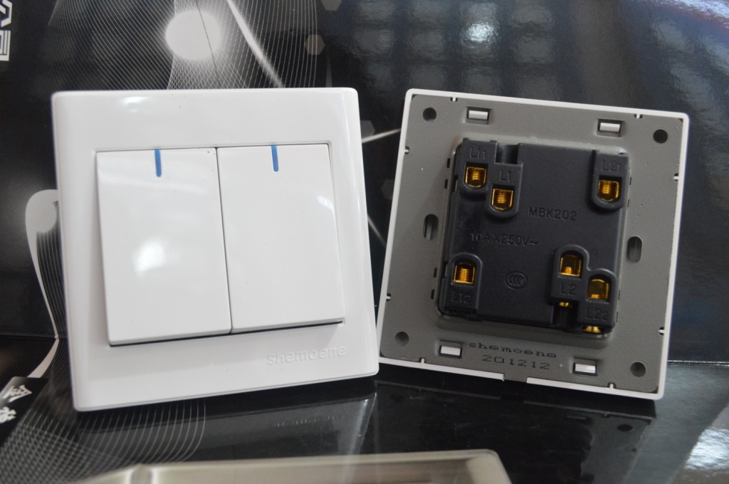 西蒙shemoene品尚两开双双控雅白墙面开关磷铜