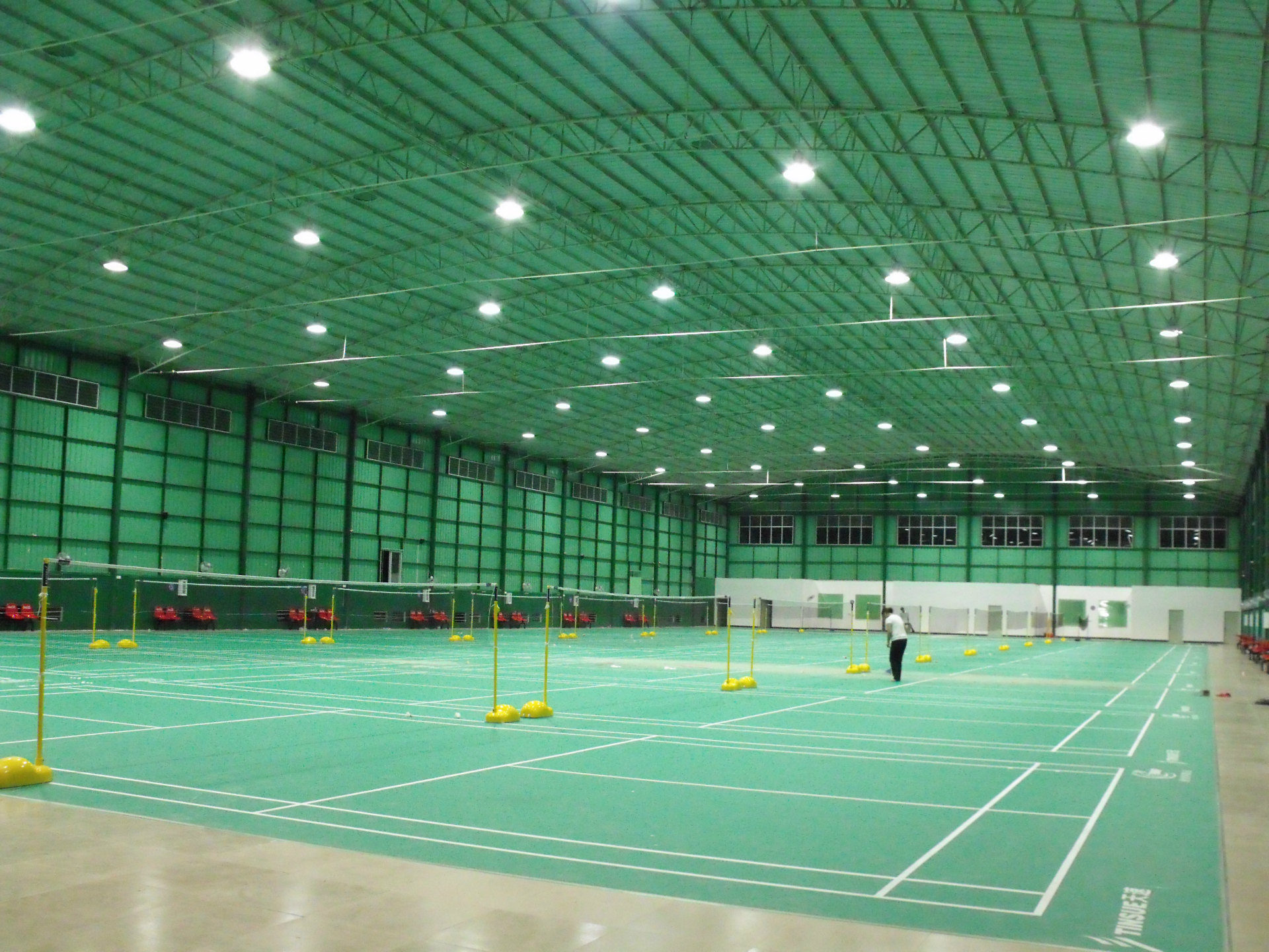 200w无极灯厂家直销 室内体育馆照明灯具羽毛球场地专用灯