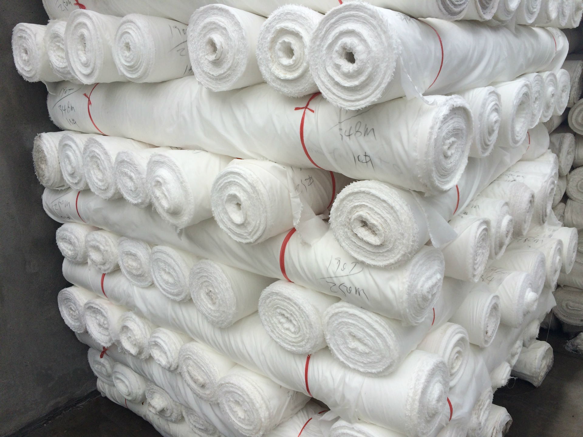 190t涤塔夫 化纤涤纶胚布供应 厂家直销雨伞面料 全涤涤丝纺坯布