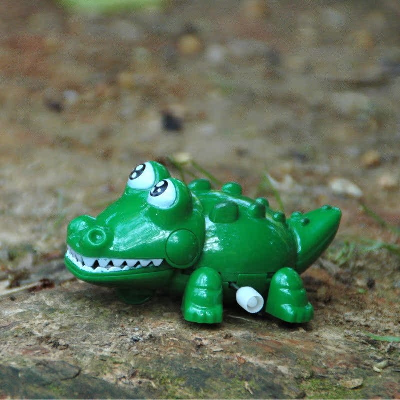 上链发条精品鳄鱼玩具 张嘴摇尾会跑的卡通鳄鱼 地摊玩具批发