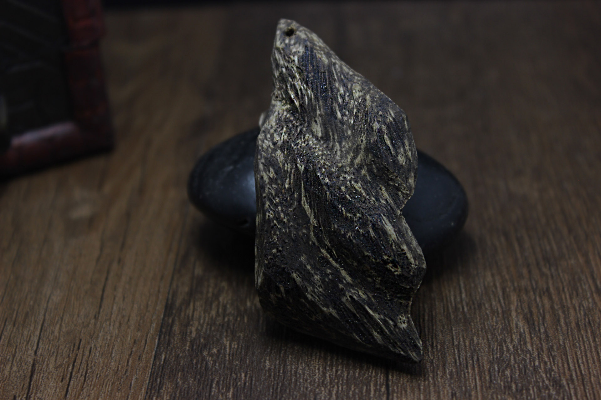 臻品印尼加里曼丹黑油老料 沉香随形佛珠 沉水级吊坠 一图一物