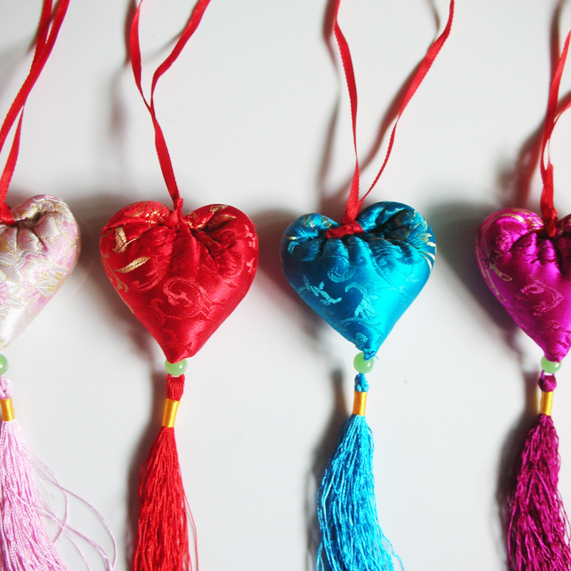 布 宝贝颜色:多色,可加logo 宝贝包装:独立opp袋子 适用于:汽车挂件