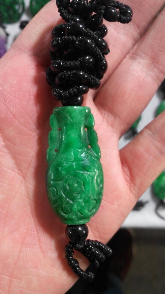 厂家直销正品干青翡翠铁龙生吊坠祖母绿全绿吊坠玉瓶