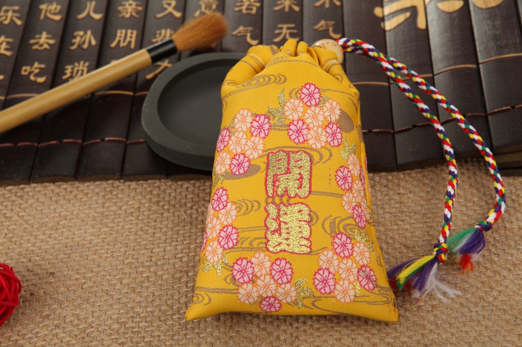 高档汽车挂件佛教平安符御守创意小礼品开光汽车挂饰