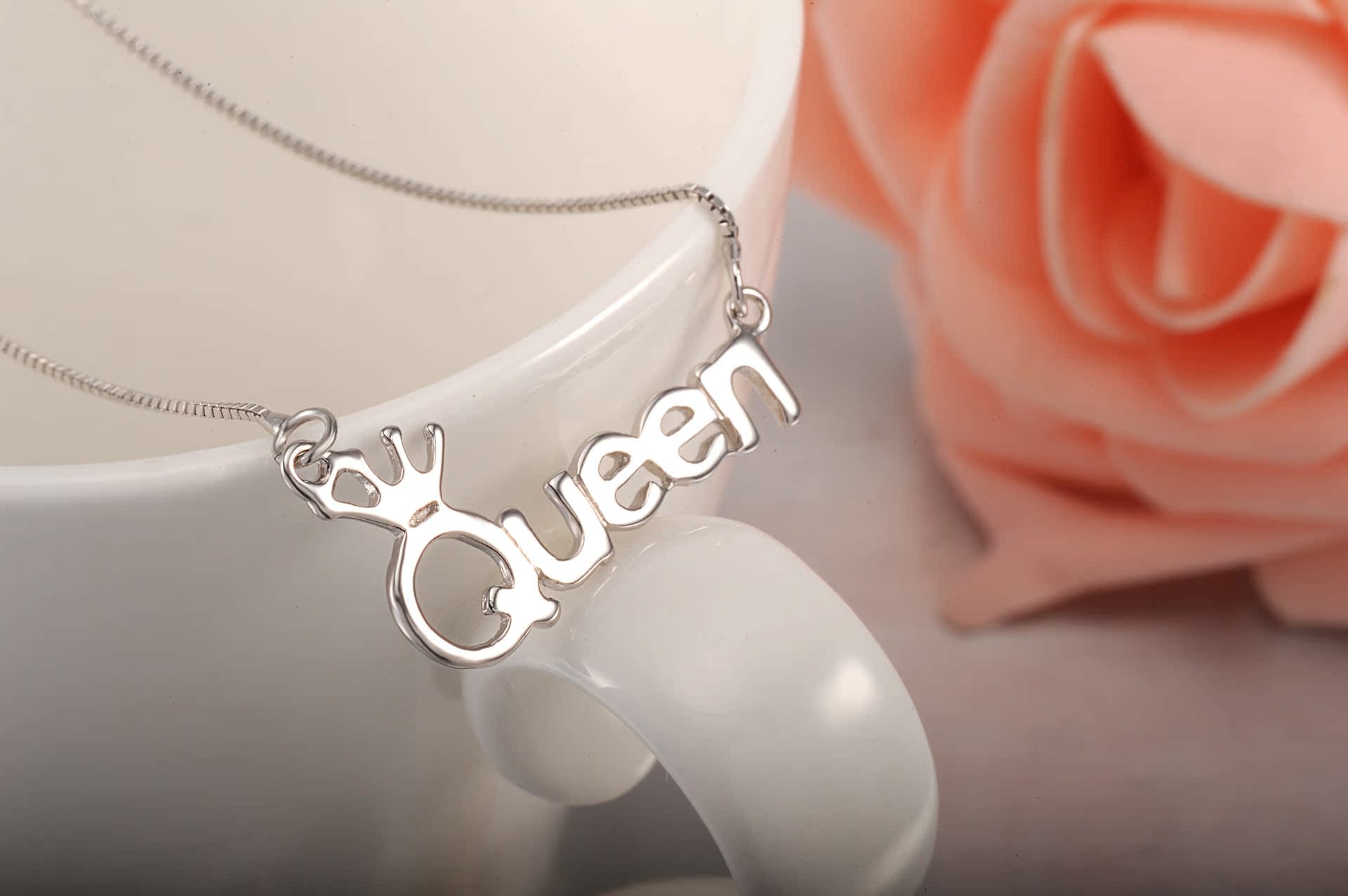 银龙珠宝s925纯银项链 queen王后字母锁骨链时尚银首饰品淘宝热卖