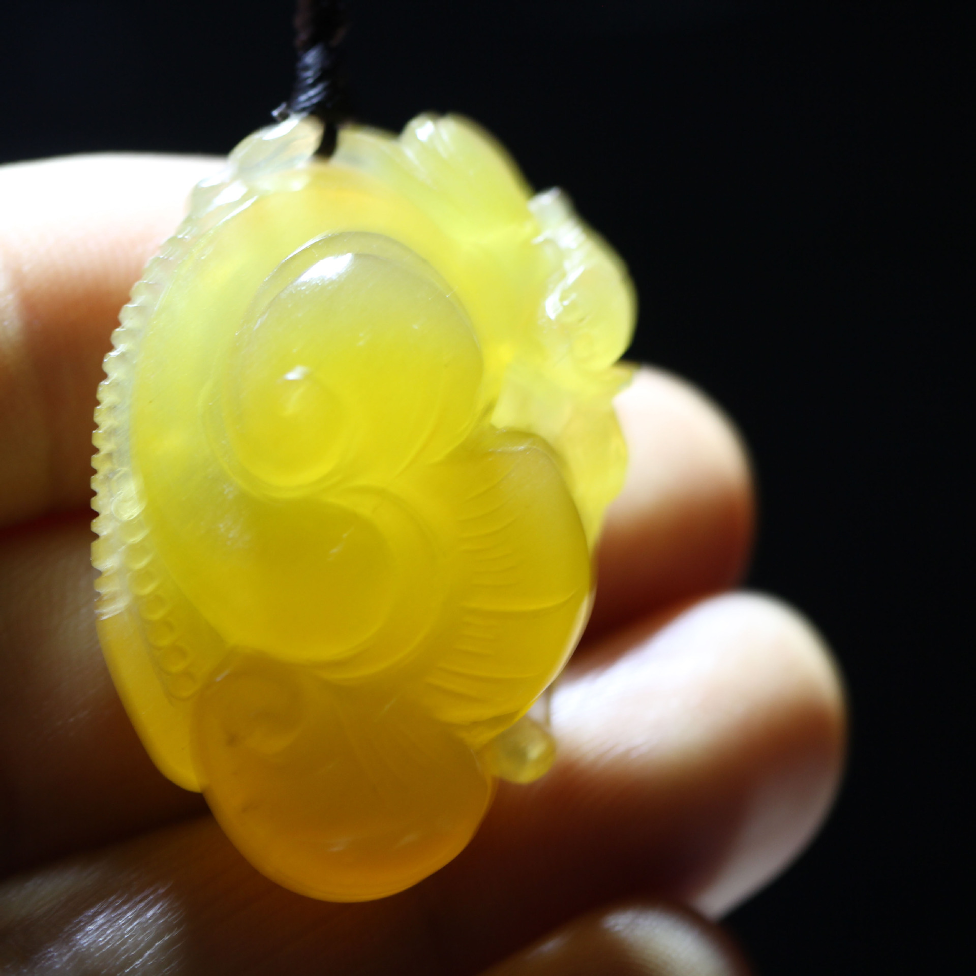 新疆天然金丝玉宝石光玉如意挂件31克