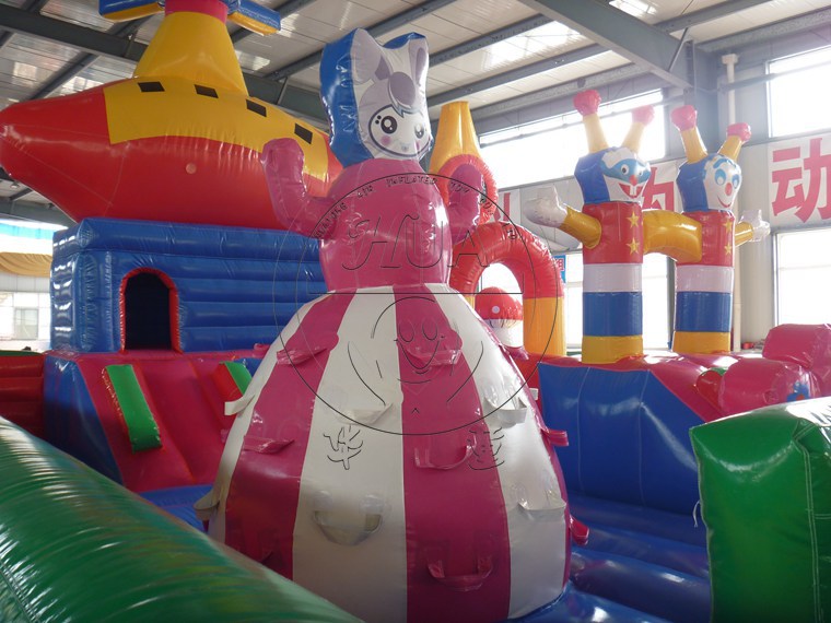 厂家出售 河南气模玩具卡通乐园11x7 华童新款大型充气玩具