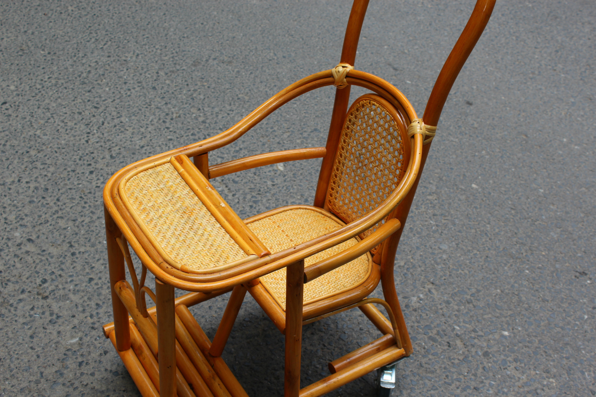 【厂家直销】天然藤条编织婴儿摇椅 简约藤条婴儿椅子 