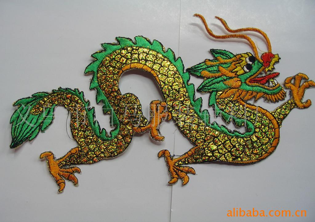 供应 亮布刺绣对龙 厂家直销